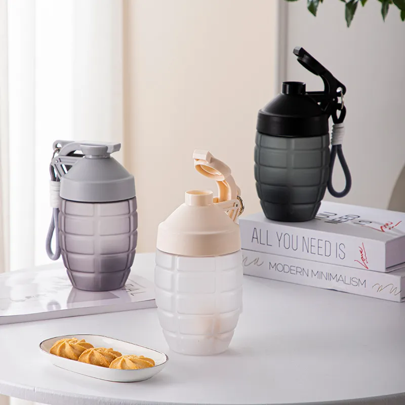 600ML Pineapple Shaker Bottle